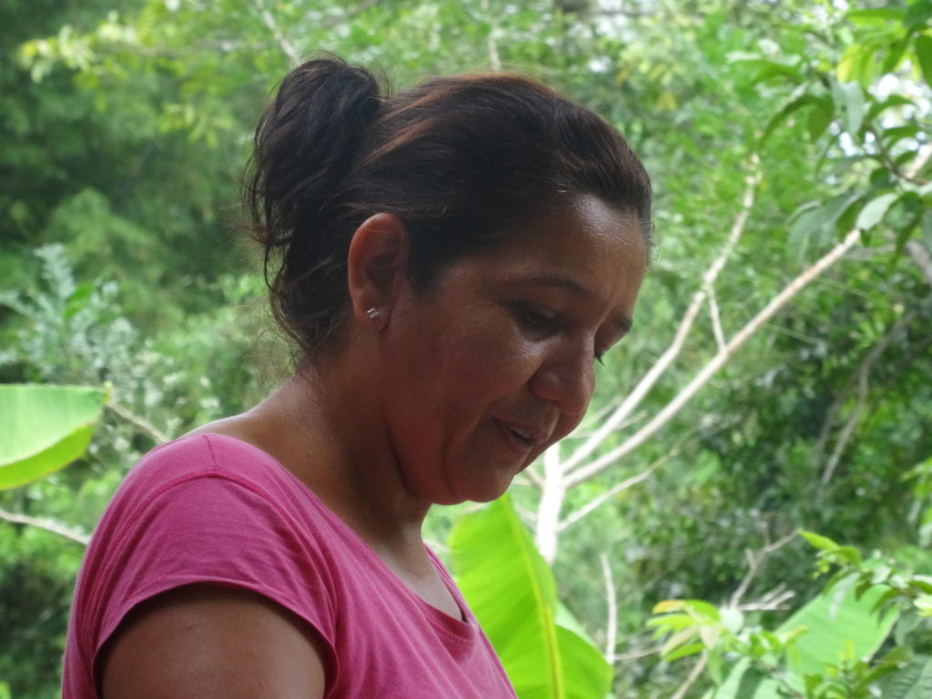 equateur-femme-rose